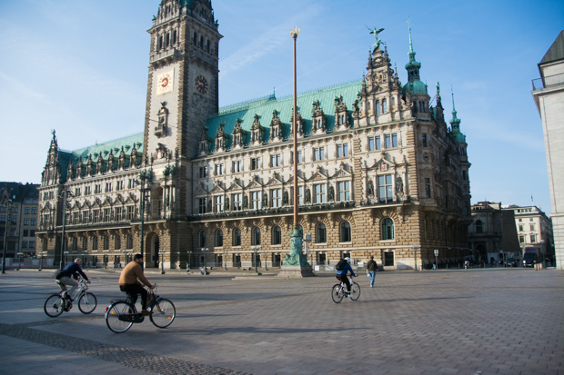 This image has an empty alt attribute; its file name is a-21.jpg